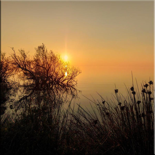 L'étang de Vaccarès au coucher de soleil en Camargue
