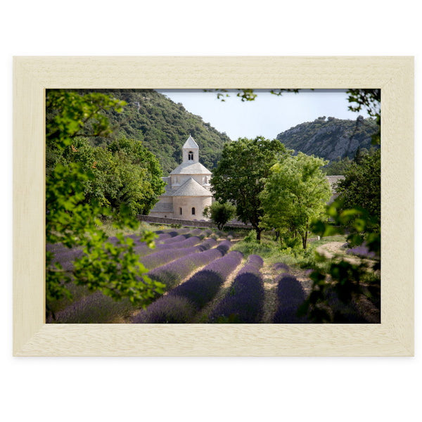 Vue sur l’abbaye de Sénanque, près de Gordes, photographie de Vincent Recordier