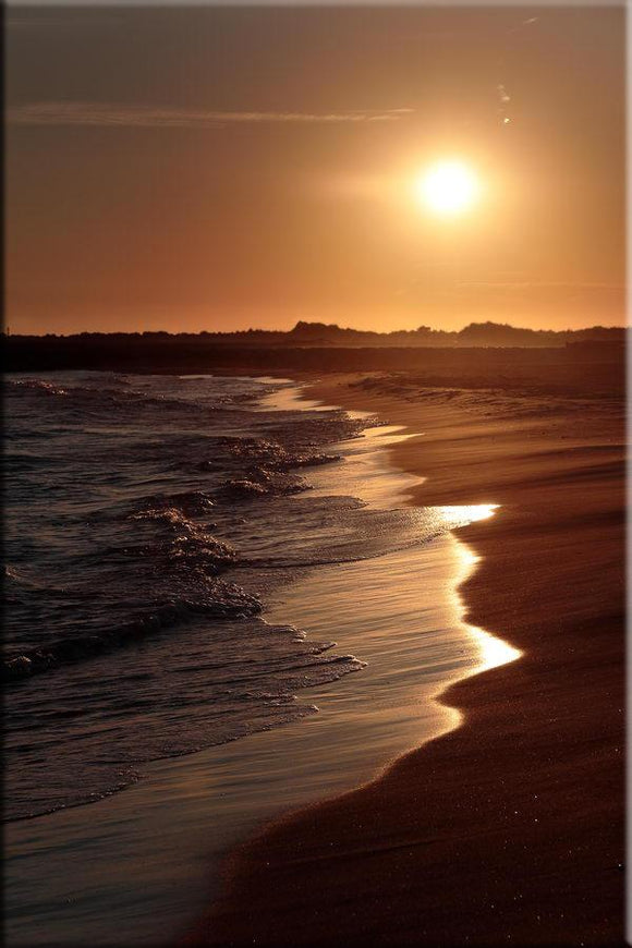 Paysage de Camargue : coucher de soleil sur une plage de Salin de Giraud